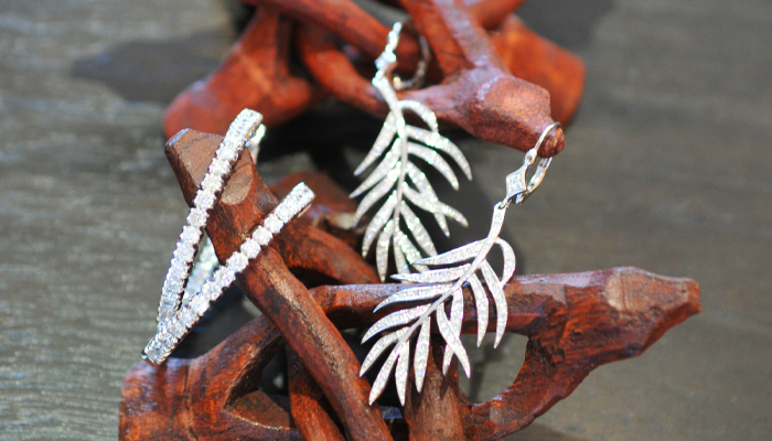White gold and diamond earrings
